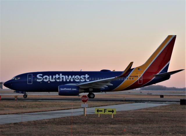 Boeing 737-700 (N449WN) - Taxi for takeoff at sunset