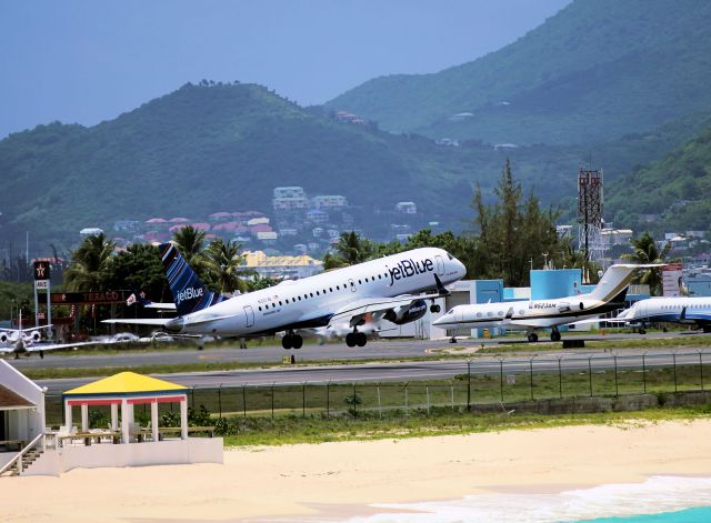 Embraer ERJ-190 (N337JB)