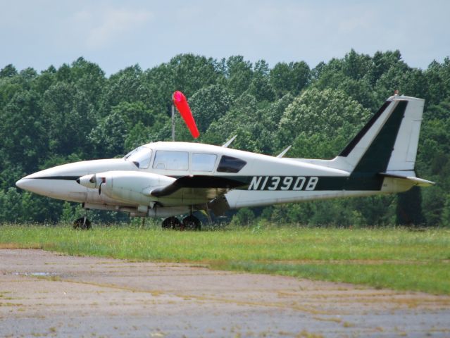 Piper Apache (N139DB) - HARVEST EQUIPPERS at 8A7 - 7/4/13