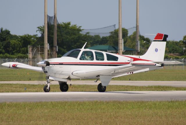 Beechcraft Bonanza (33) (N1745W)