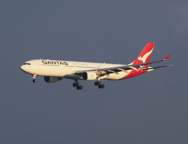 Airbus A330-300 (VH-QPH)