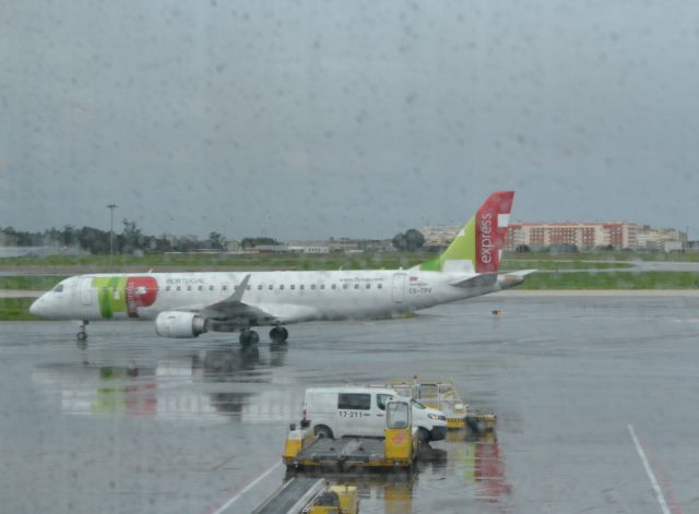 Embraer ERJ-190 (CS-TPV)