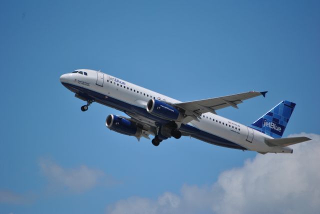 Airbus A320 (N715JB) - Airbus 320 departing to the West on a windy day at KFLL...