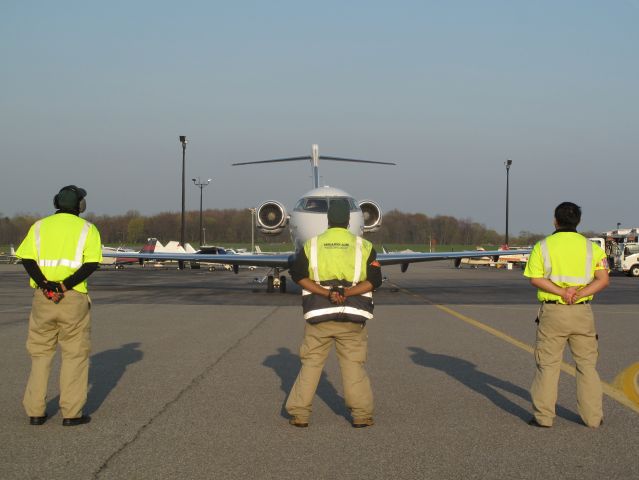 Bombardier Challenger 300 (N530FX) - Ground crew salutes a Captain on his retirement flight.