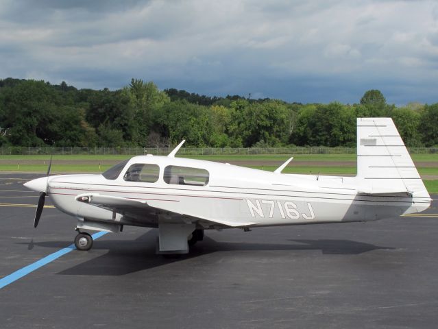 Mooney M-20 (N716J) - A fast aircraft!