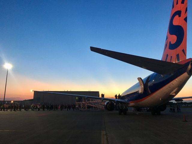 Boeing 737-800 (N813SY) - Veterans Honor Flight of Southern Illinois Flight 5 unloading after a day in Washington D.C