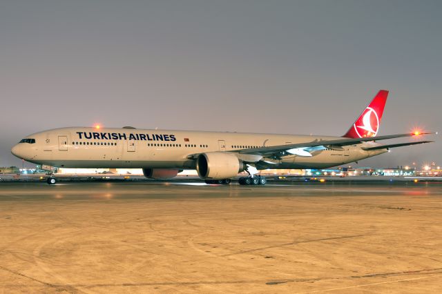 BOEING 777-300ER (TC-JJM)