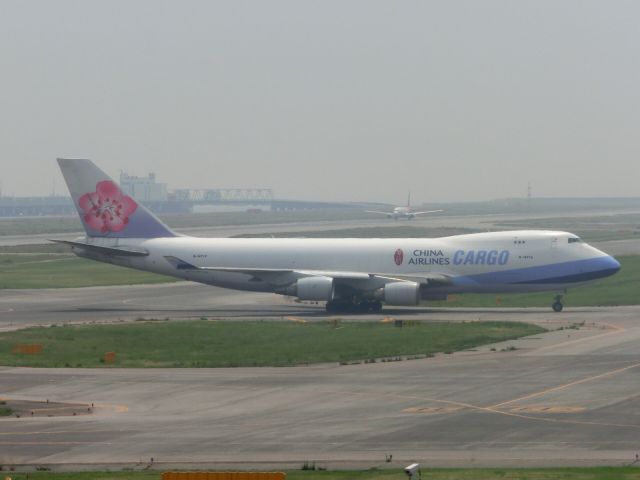 Boeing 747-400 (B-18715)