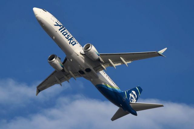 Boeing 737 MAX 9 (N960AK)