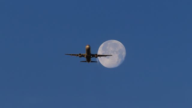 Airbus A321neo — - American Airlines A321neo taking off from PHX on 2/18/2022, with the early morning moon in the background. Taken with a Canon 850D and Canon 75-300mm lens.