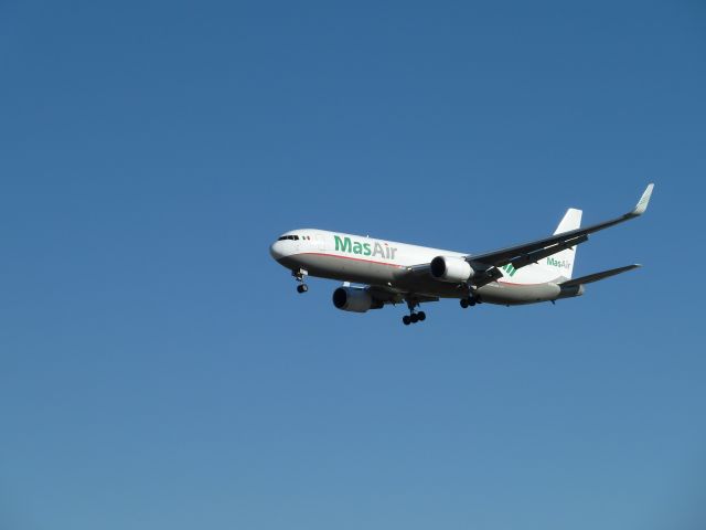 BOEING 767-300 (N420LA)