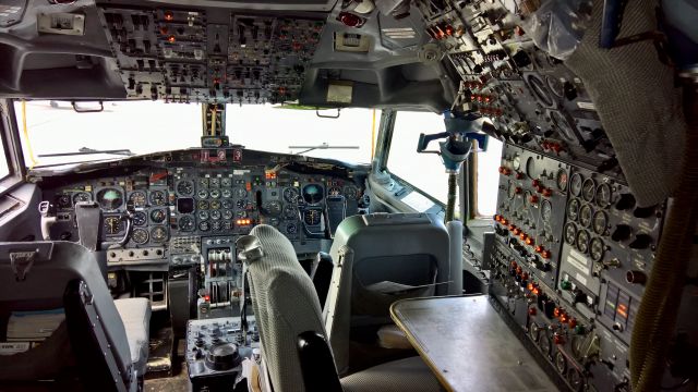 BOEING 727-200 (N720CK) - The Tri-Jet  office.