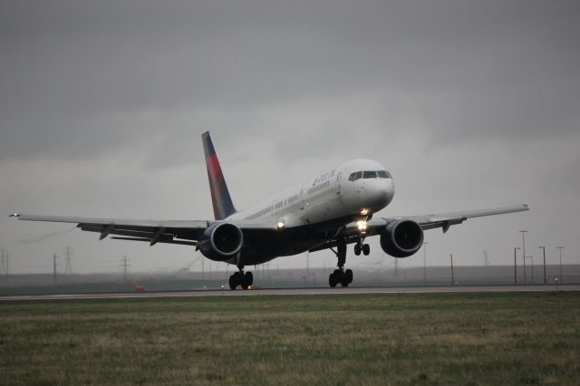 Boeing 757-200 (N6711M)