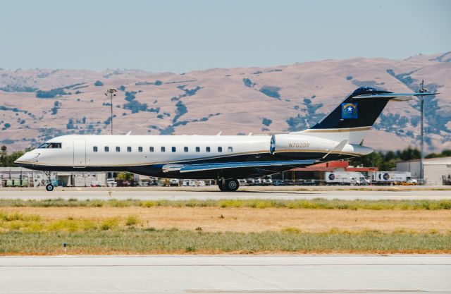 Bombardier Global Express (N702DR)