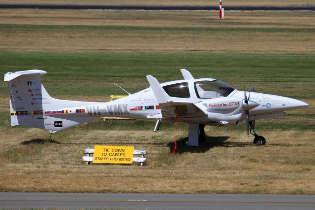 Diamond Twin Star (VH-VMX)
