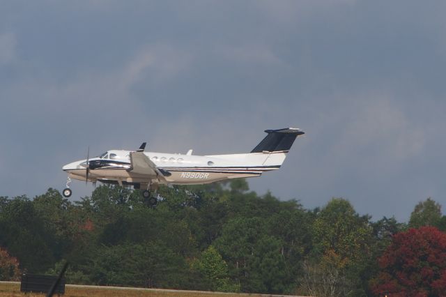 Beechcraft Super King Air 300 (N990GR)