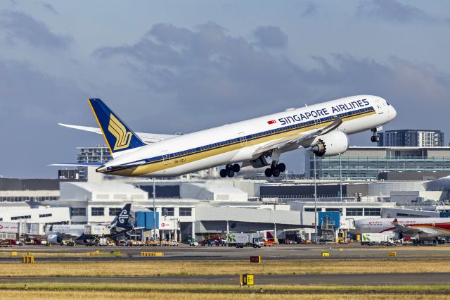 BOEING 787-10 Dreamliner (9V-SCJ) - Singapore Airlines (9V-SCJ) Boeing 787-10 Dreamliner departing Sydney Airport.