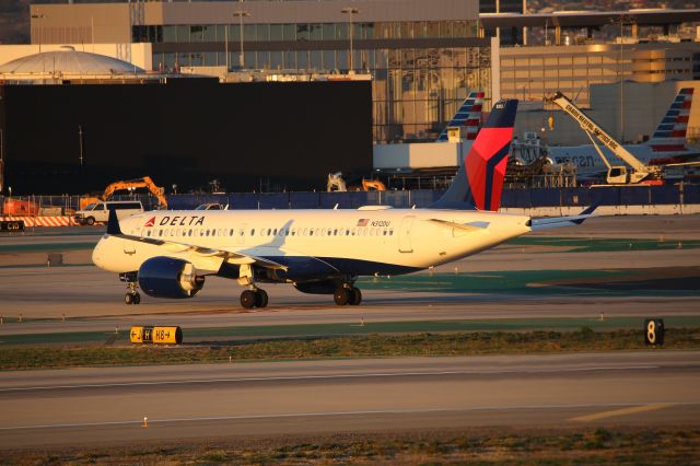 Airbus A220-300 (N312DU)