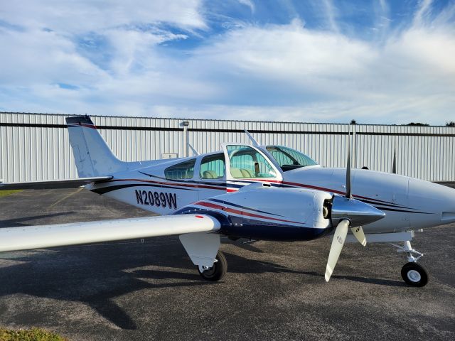 Beechcraft 55 Baron (N2089W)