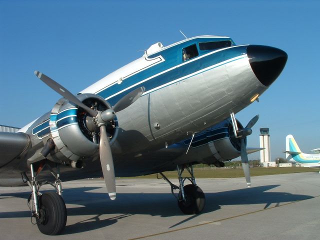 Douglas DC-3 (N400MF) - www.missionaryflights.org