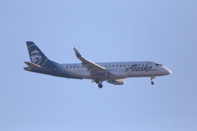 EMBRAER 175 (long wing) (N177SY)