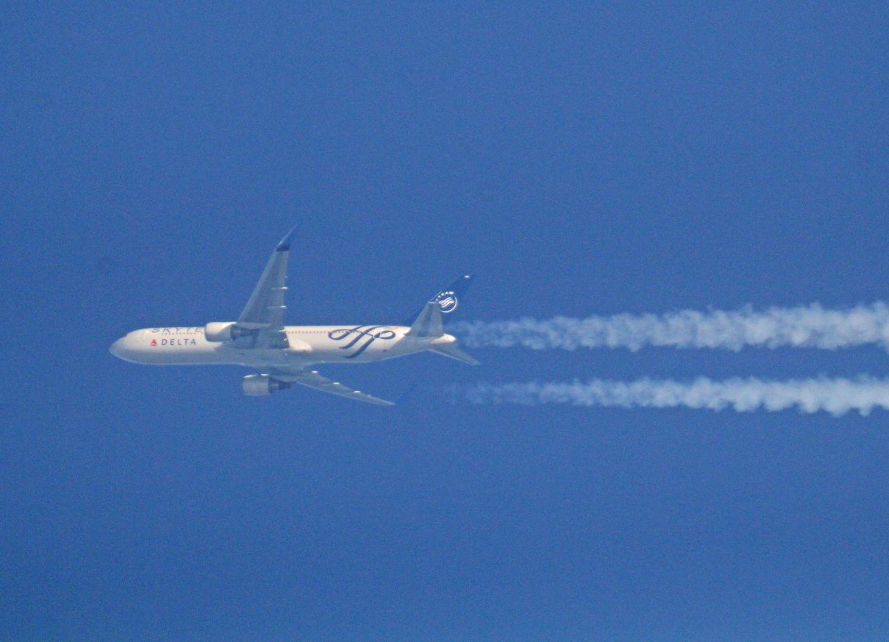 BOEING 767-300 (N175DZ) - FCO-ATL 30 000 ft vertical Vendée