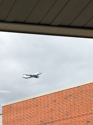 Boeing 747-200 (N28000) - I took this during lunch at school, just eating and talking with my friends when Air Force One buzzed us.