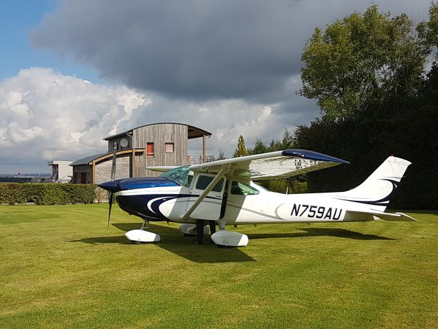 Cessna Skylane (N759AU)