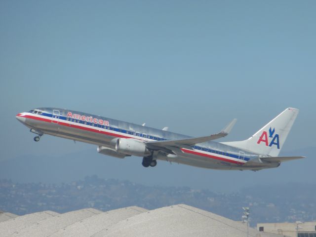 Boeing 737-800 (N904NN) - American Airlines (AA) N904NN B737-823 [cn33317]br /Los Angeles (LAX). This classic bare metal livery, first deployed in the late 1960’s was replaced by a new white livery in 2013 following the merger with US Airways. This aircraft was repainted in May 2017.br /Taken from Clutter Park, East Imperial Avenue, El Segundobr /2014 09 23  a rel=nofollow href=http://alphayankee.smugmug.comhttps://alphayankee.smugmug.com/a