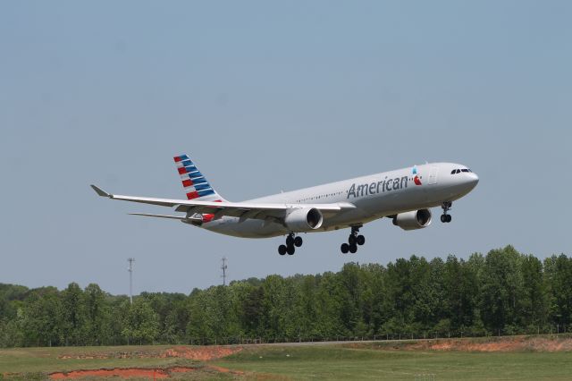 Airbus A330-300 (N276AY)