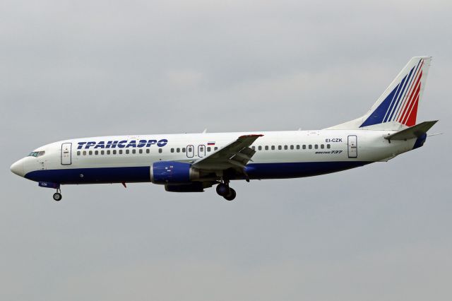 BOEING 737-400 (EI-CZK)