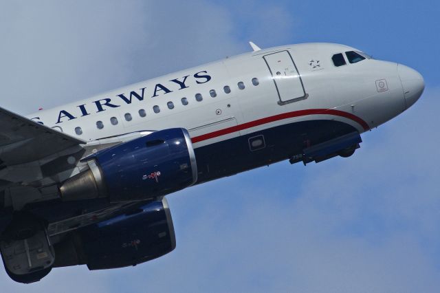 — — - U.S. Airways departing KFLL