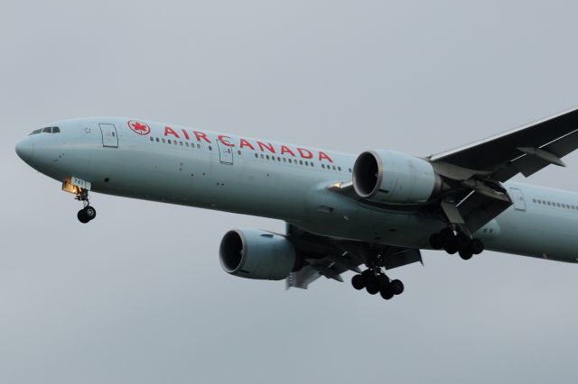 BOEING 777-300ER (C-FIVR) - Arriving from Frankfurt.