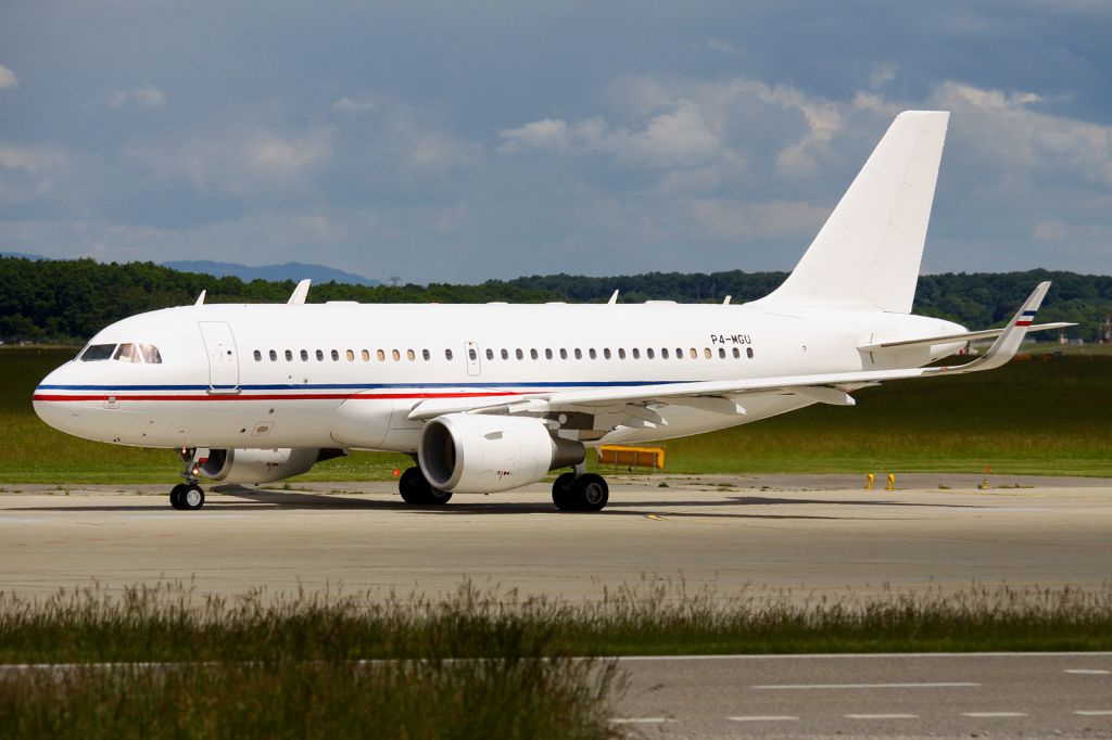 Airbus A319 (P4-MGU)