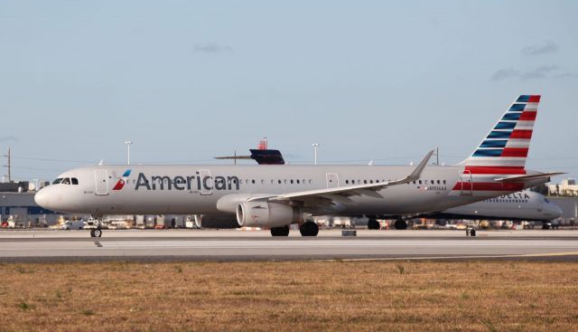 Airbus A321 (N906AA)