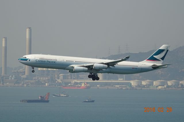 Airbus A340-300 (B-HXH)