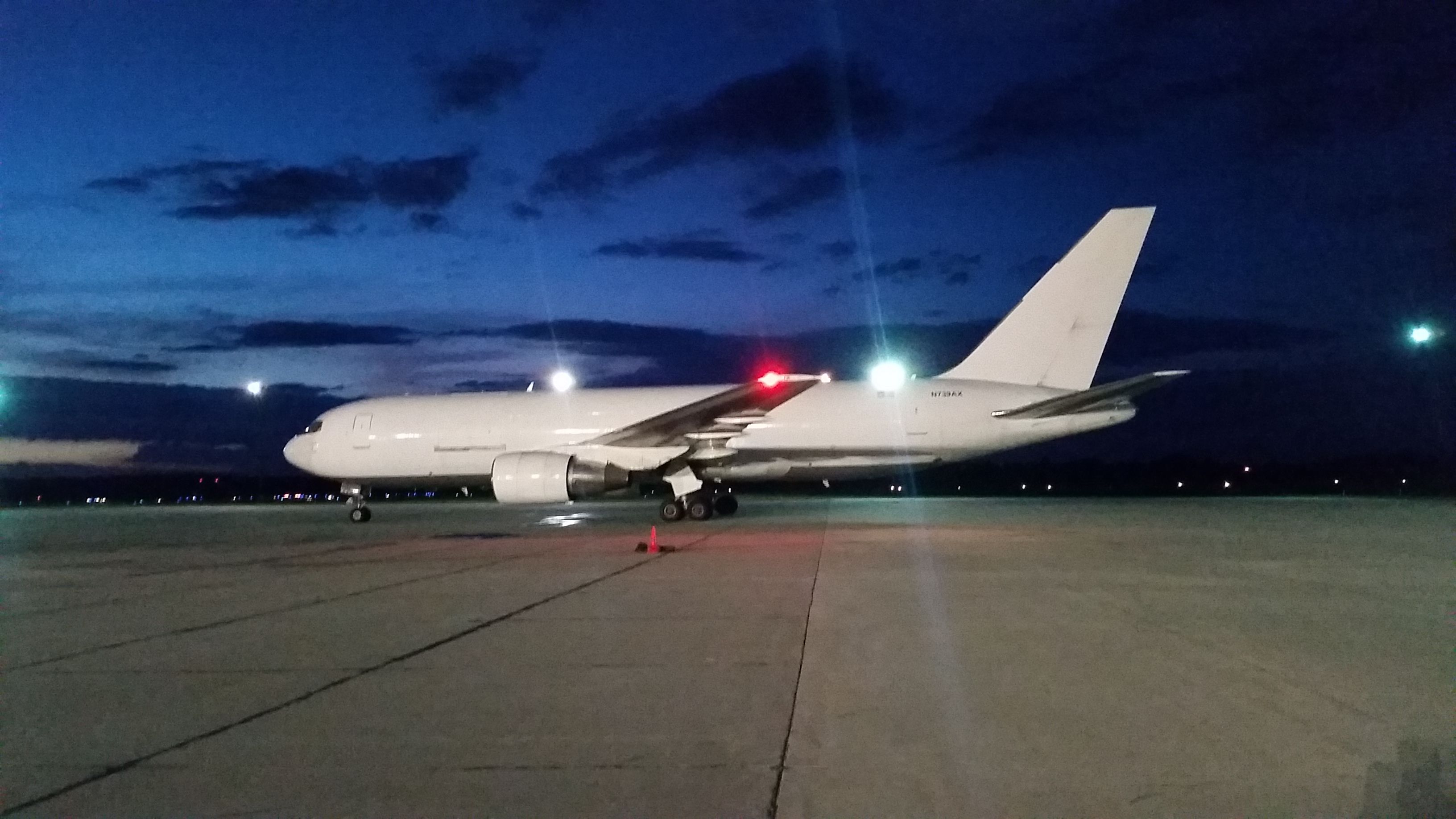 BOEING 767-200 (N739AX)