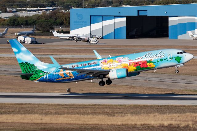 Boeing 737-800 (N560AS) - Spirit of the Islands rotating off 13R for the flight to SEA. Pretty amazing livery, glad I finally caught one of their more colorful planes. 