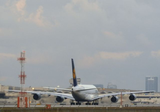 Airbus A380-800 (D-AIMM)