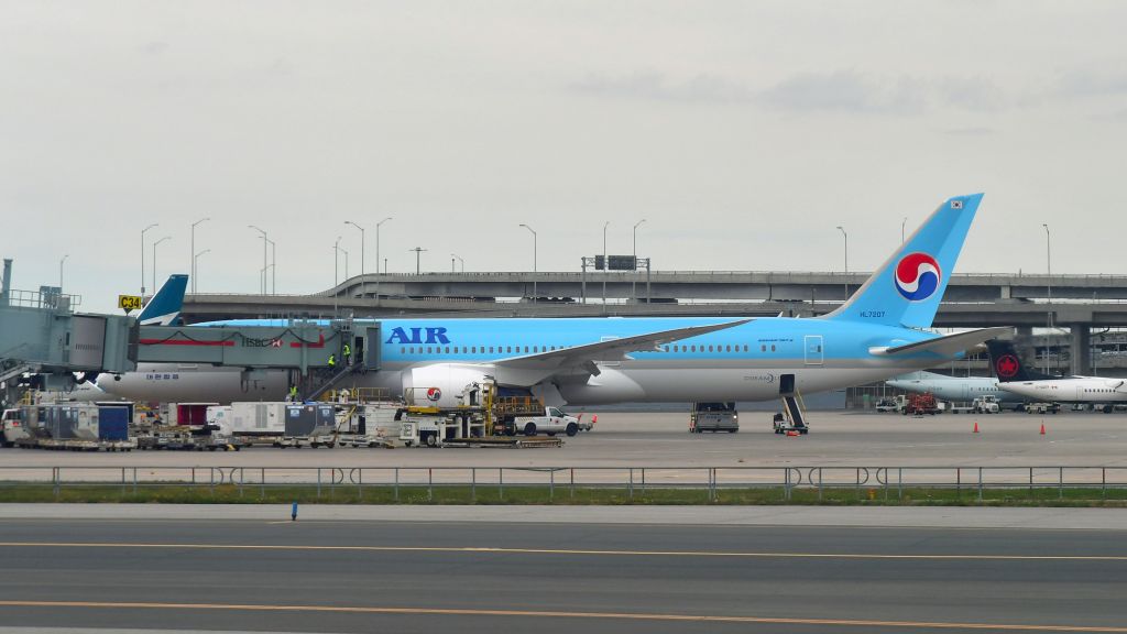 Boeing 787-9 Dreamliner (HL7207) - Korean Air Lines Boeing 787-9 Dreamliner HL7207 in Toronto 