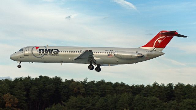 Douglas DC-9-10 (N760NW)