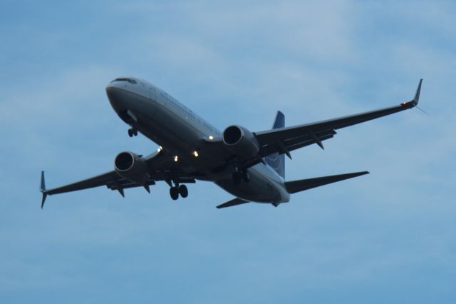 Boeing 737-800 (N76522) - Landing Runway: 27L. IFR. Squawk 2602. Operating as "United" UAL774/UA774 on 8/04/2018.