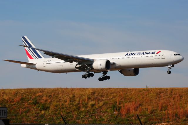 BOEING 777-300 (F-GZNJ)