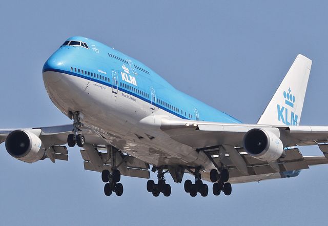 Boeing 747-400 (PH-BFE) - Landing at the LAX.