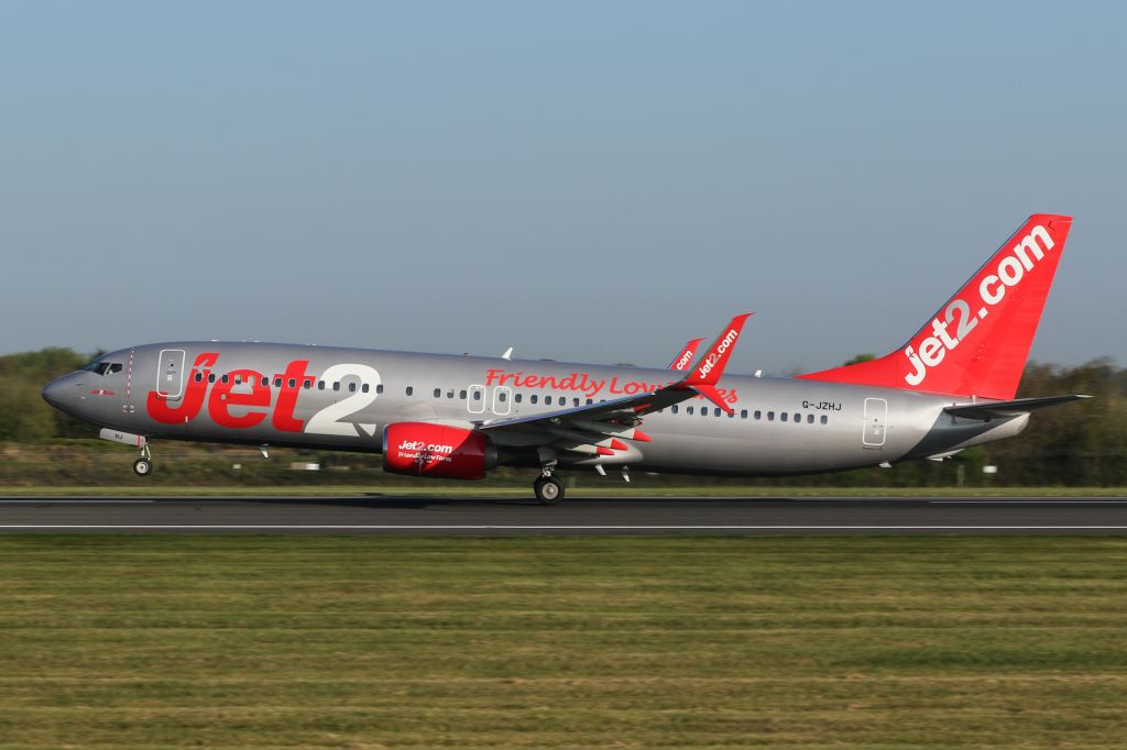 Boeing 737-800 (G-JZHJ) - EXS835 to Grenoble 
