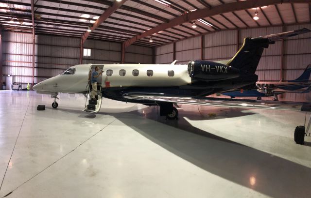 Embraer Phenom 300 (VH-VKX)