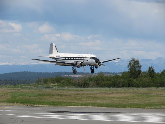 Douglas DC-3 (N44587) - Desert air with an approach on 15 from the north.