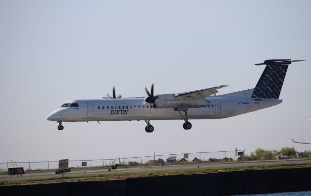 de Havilland Dash 8-400 (C-GLQG)