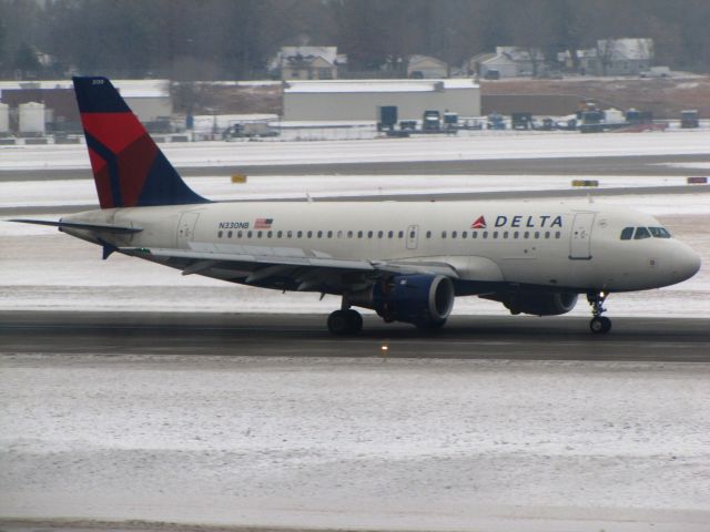 Airbus A319 (N330NB)