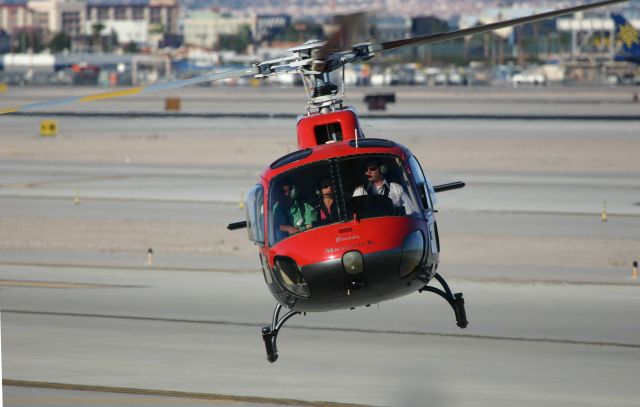 Eurocopter AS-350 AStar (N31MH) - KLAS Maverick Helicopter "Brenda" on Apr 2nd, 2005 - back to the LZ after a nice tour flight over the Las Vegas Strip. click full.